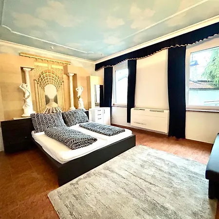 Apartment Honor-house *